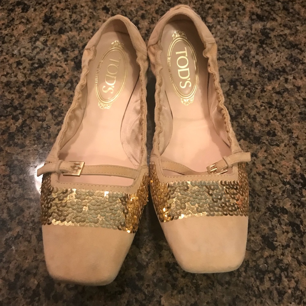TOD’s beige and gold suede loafers